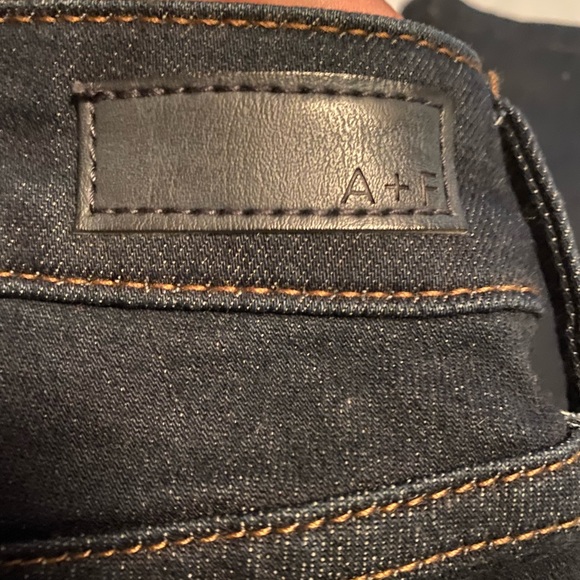 A&F new. SIZE 27 Short (ankle) or sz 4 - Picture 4 of 10
